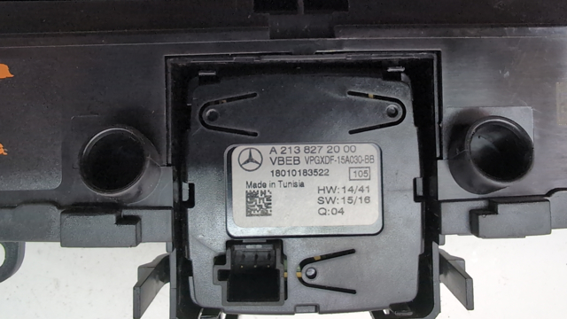 Часы в салон, на панели A2138272000 MERCEDES