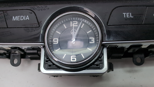 MERCEDES 2138272000 Часы салонные в наличии Черкассы