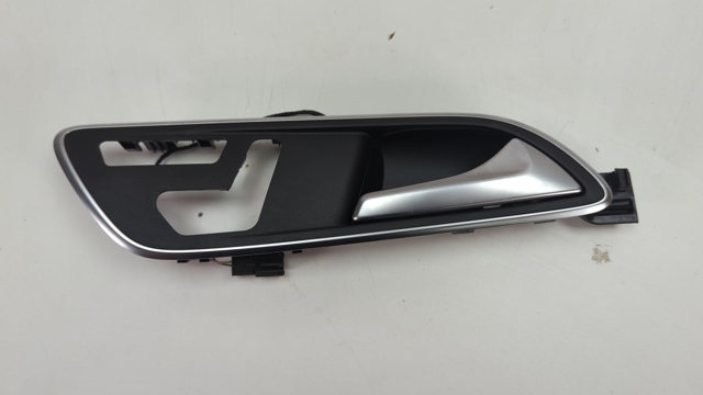 MERCEDES A2467200648 Облицовка внутренней ручки двери передней правой в наличии Николаев