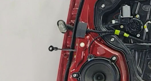 Мотор стеклоподъемника двери задней, правой BHN95858X MAZDA