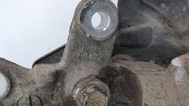 DB5Z5B758B FORD Цапфа задняя правая купить в Украина