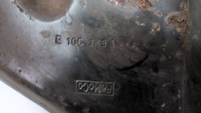 Кожух тормозного диска заднего правый E1GZ2C028A FORD