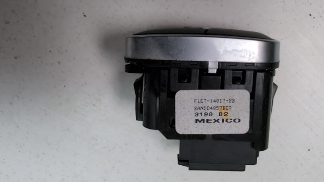 Кнопка стеклоподъемника передняя правая F1EZ14028B FORD