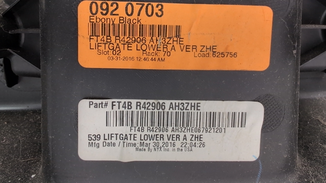 FORD FT4Z5842906AC Обшивка (облицовка) крышки багажника (двери 3/5-й задней) в наличии Львов