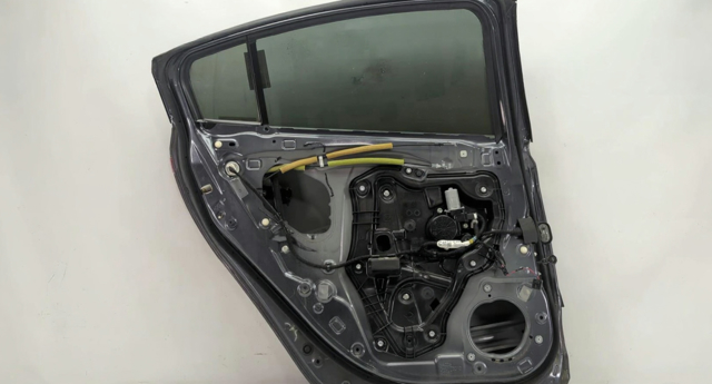 Уплотнитель двери задней, левой (на двери) GHK173760B MAZDA