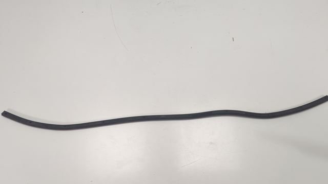 MAZDA GHP956750 Уплотнитель капота в наличии Запорожье