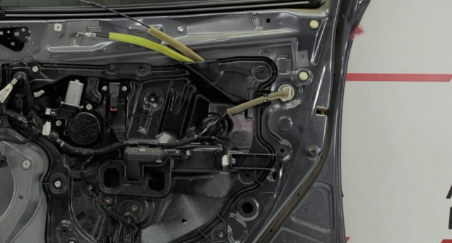 Механизм стеклоподъемника двери передней, правой GHP958590A MAZDA