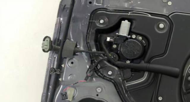 Ограничитель двери, задний GHP972270A MAZDA