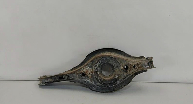 Рычаг задней подвески нижний, левый KD3528350 MAZDA
