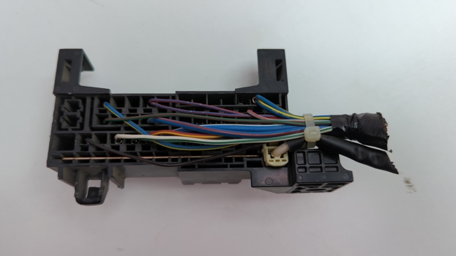 KD4566730 MAZDA Блок предохранителей задний салонный купить в Львов