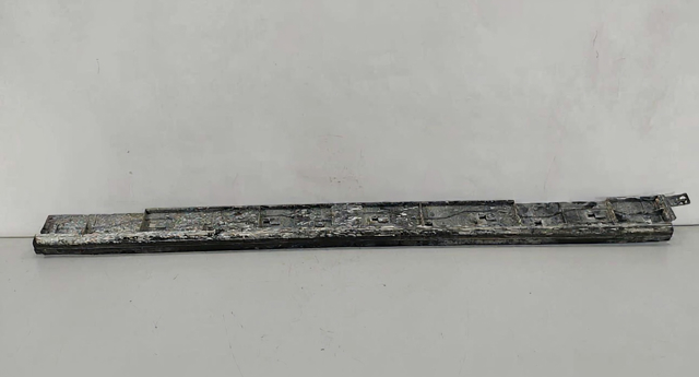 Накладка (молдинг) порога наружная правая KD5351P40C MAZDA