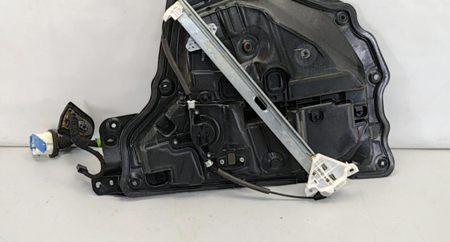 Стеклоподъемник передней правой двери KD5358590 MAZDA