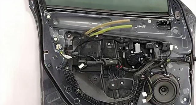 Стеклоподъемник с электродвигателем Mazda CX-5 1