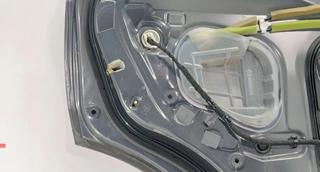 Замок задней левой двери KD5373310 MAZDA