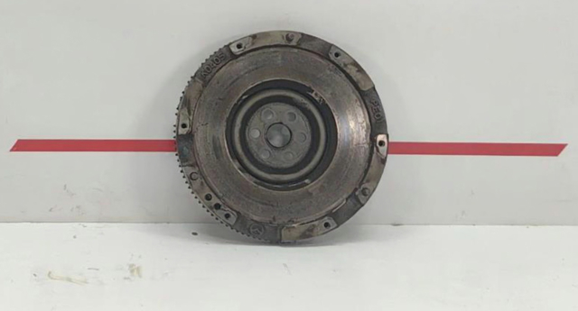 Маховик сцепления PE0111500A MAZDA