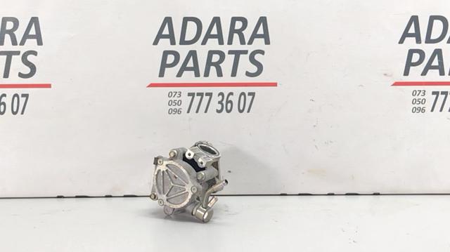 Механический вакуумный насос PE0718G00B MAZDA
