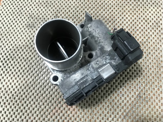 Блок дроссельной заслонки 0281002681 NISSAN