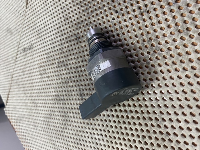 0281002738 BOSCH Регулятор давления топлива в топливной рейке купить в Ирпень
