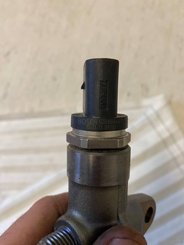 Датчик давления топлива 0281006447 BMW