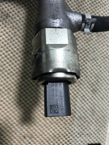 Регулятор давления в топливной рейке 03L130764C VAG