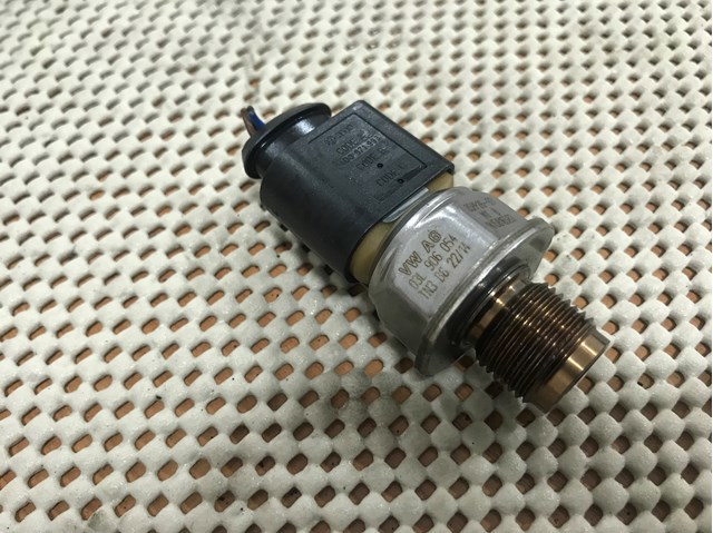 Датчик давления топлива 03L906054 VAG