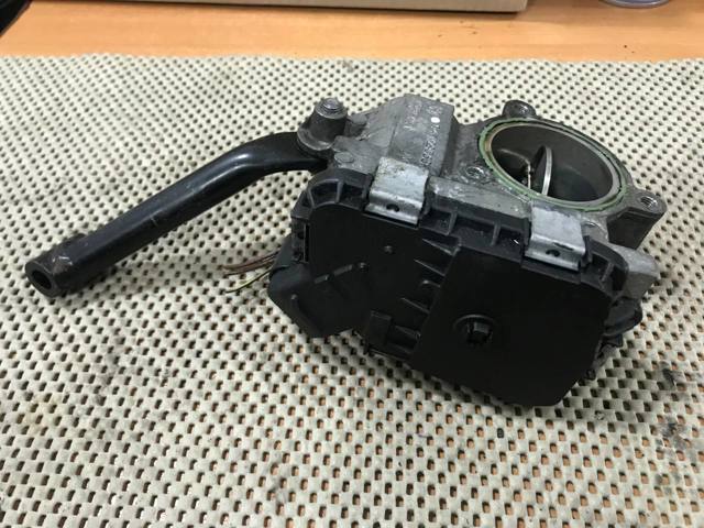 Заслонка воздушная 04B128063K VAG