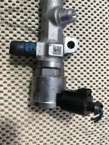 Регулятор давления топлива 04L130764C VAG