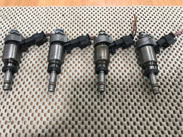 Клапанная форсунка Фольксваген Пассат B7