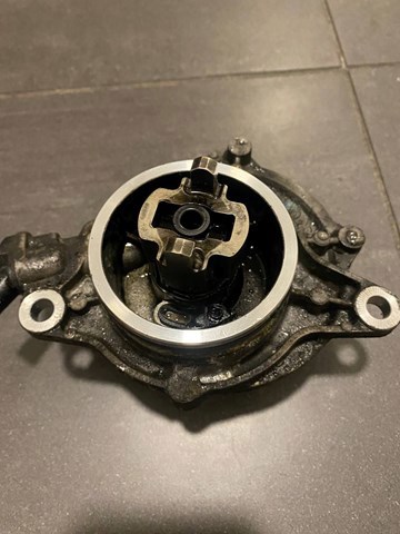 Механический вакуумный насос 11667791232 BMW