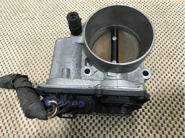 Блок дроссельной заслонки 2203031020 TOYOTA