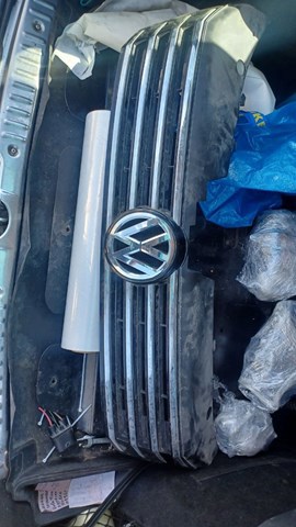 VAG 3AA853651 Решетка радиатора в наличии Чернигов