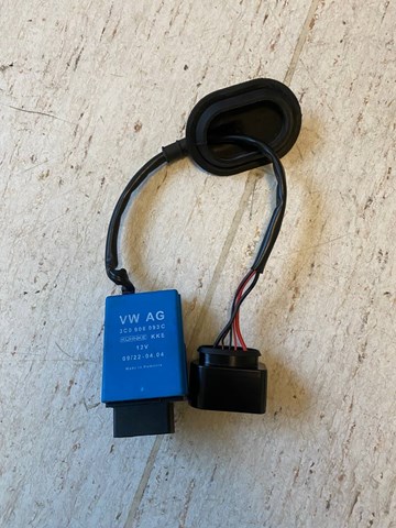 Модуль управления (ЭБУ) топливным насосом 3C0906093C VAG