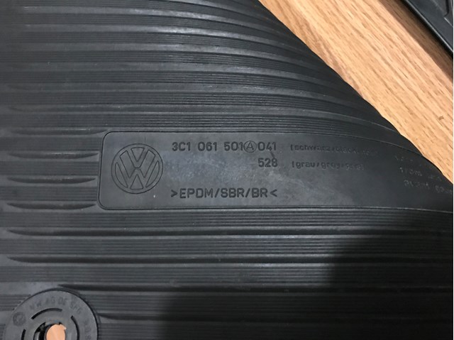 VAG 3C1061501A041 Передние коврики в наличии Черновцы