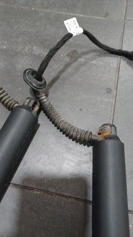 3G9827851A Амортизатор крышки багажника (двери 3/5-й задней) купить Павлоград