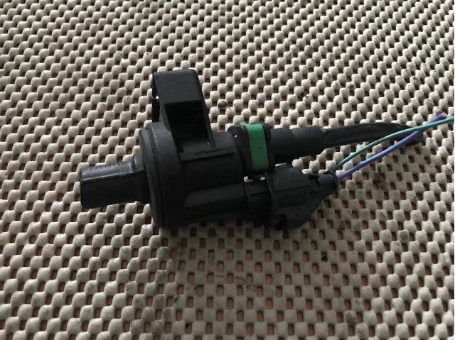 Клапан системы вентиляции топливного бака 55566514 GM