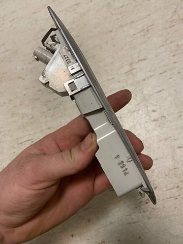 7154168 BMW Повторитель поворота на крыле правый купить в Хмельницкий