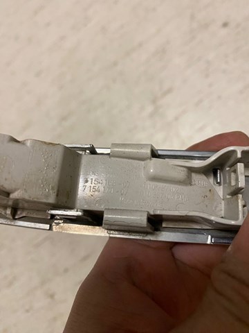 7154168 BMW Повторитель поворота на крыле правый купить в Черновцы
