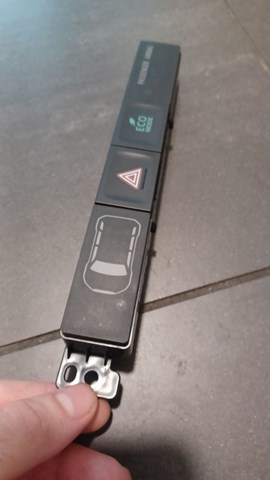 Кнопка аварийного сигнала 8002B409 MITSUBISHI
