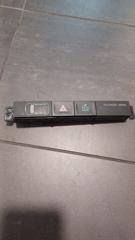 8002B409 Кнопка включения аварийного сигнала купить Павлоград