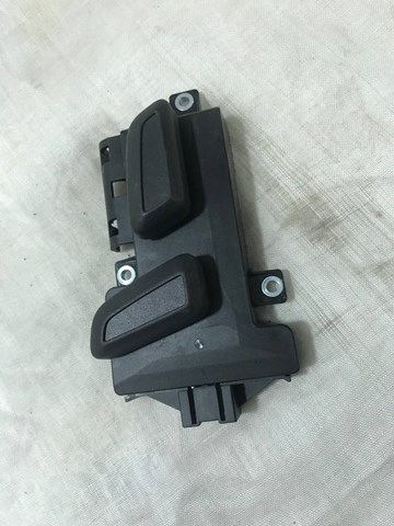 Блок кнопок механизма регулировки сиденья правый 8K0959748 VAG