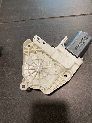 VAG 8K0959801C Мотор стеклоподъемника двери передней левой в наличии Харьков