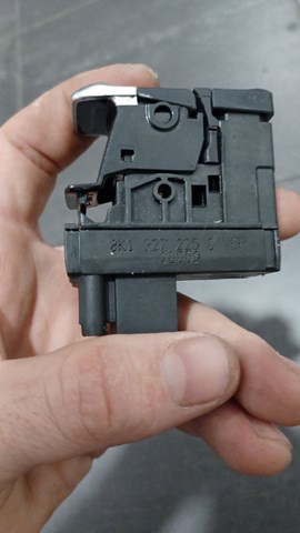 VAG 8K1927225C Клавиша электромеханического стояночного тормоза в наличии Винница