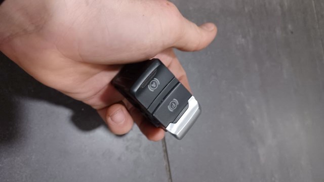 Клавиша электромеханического стояночного тормоза 8K1927225D VAG