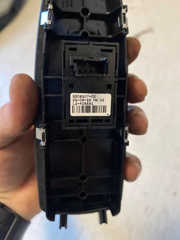 Кнопки переднего правого стекло подъёмника 9208107 BMW