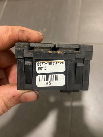 BS7T19K314AB FORD Кнопка включения обогрева сиденья купить в Ужгород
