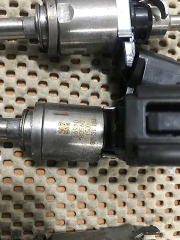 MAZDA PE0113250B Форсунка впрыска топлива в наличии Украина