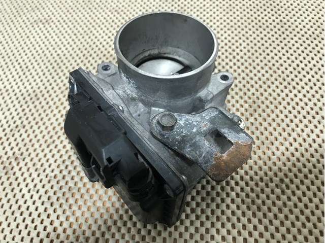 Дроссельная заслонка в сборе PE0113640B MAZDA