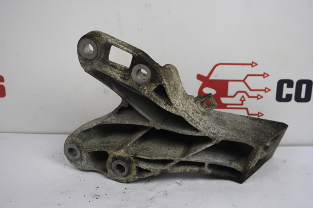Кронштейн подушки (опоры) двигателя, левой 22116852855 BMW