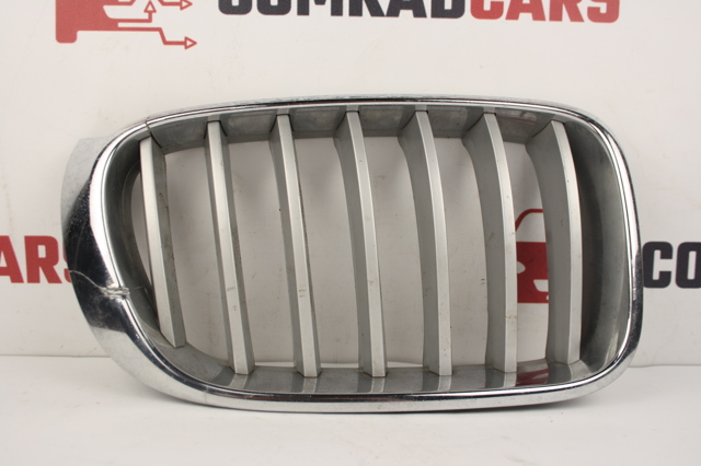 Решетка радиатора правая 51117210726 BMW