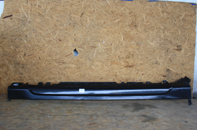 BMW 51777308056 Накладка (молдинг) порога наружная правая в наличии Сумы